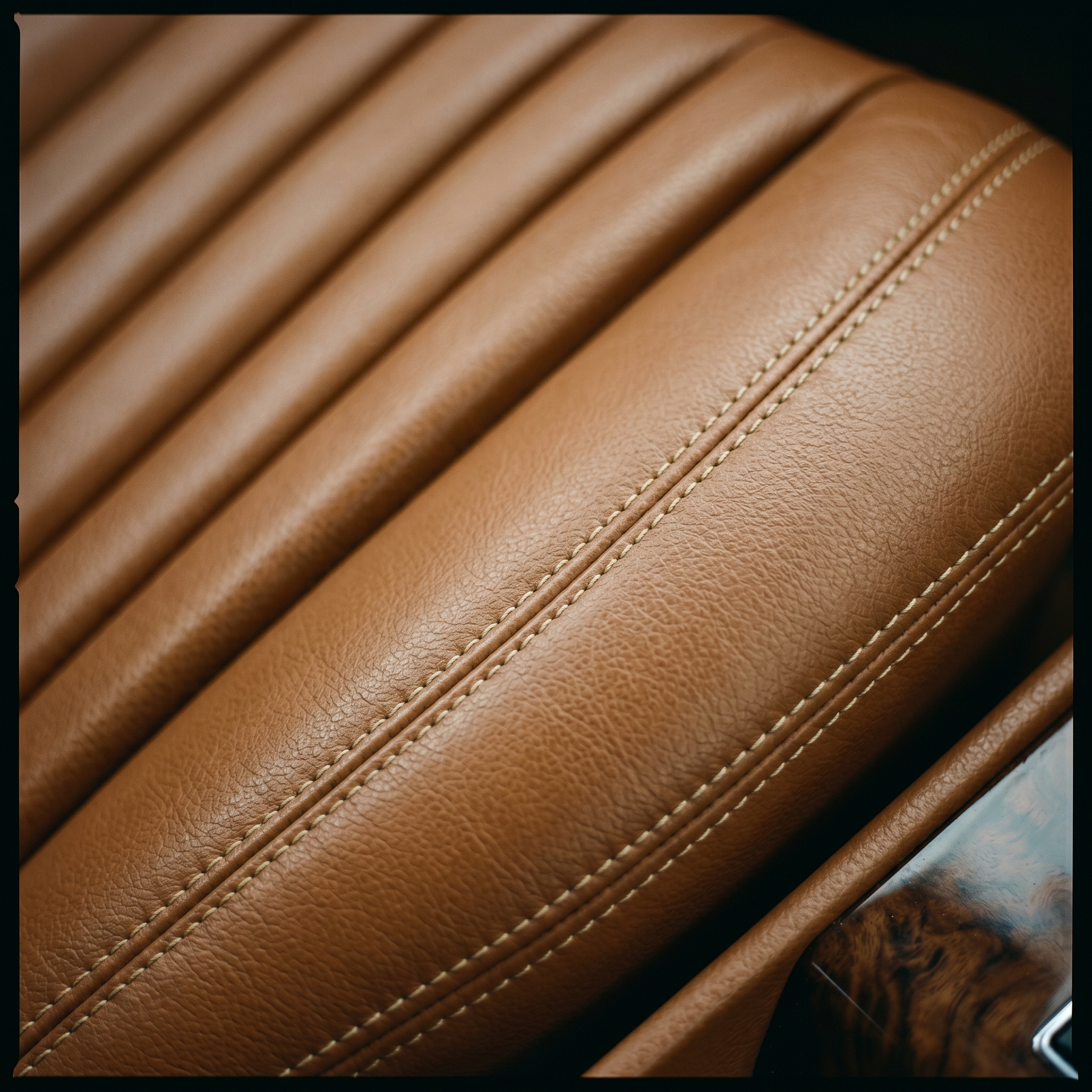 Hand-stitched leather hide — configurable in real time.